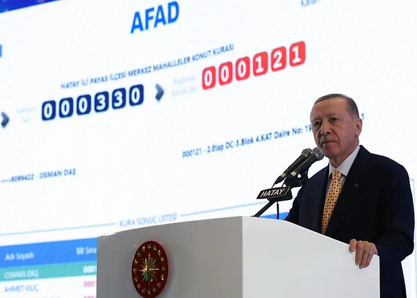 anahtarlar-bizzat-baskan-erdoganin-elinden-deprem-konutlari-hak-sahiplerine-teslim-edildi-hataya-2-yeni-hastan-1706973003063.jpeg