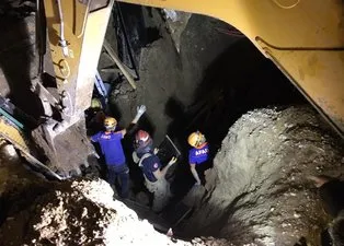 Bursa’da göçük altında kalan işçi 8 saatlik çalışmayla kurtarıldı!