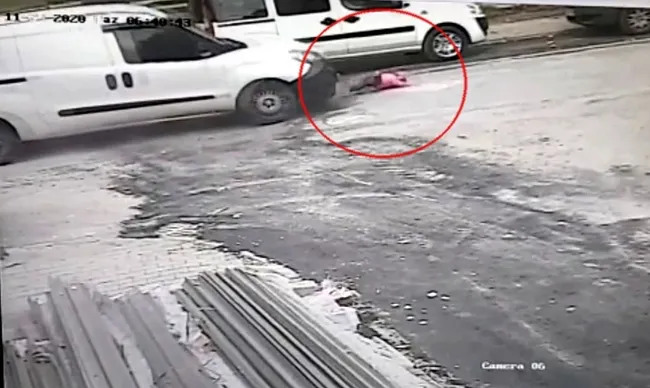 Manisa’da ehliyetsiz sürücünün 3 yaşındaki Ayşe'nin öldürdüğü kaza kamerada - 3