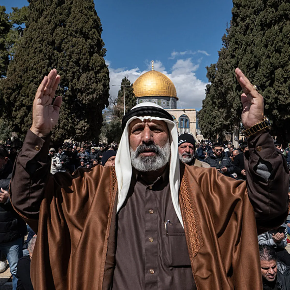 İsrail zulmü durduramadı: 100 bin Müslüman cuma namazı için Aksa’da saf tuttu