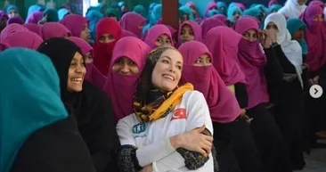 Gamze Özçelik’ten anlamlı hareket! Arakanlı mültecileri ziyaret etti