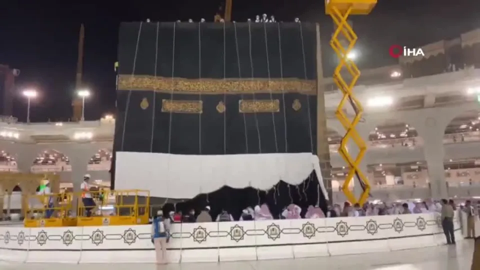 Kabe’nin örtüsü ’Kisve-i Şerif’i değiştirme çalışmaları başladı