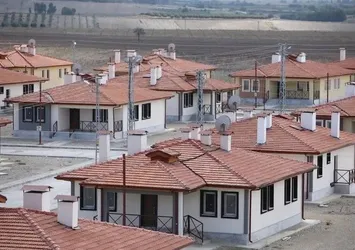 Her birinde 17 ton demir kullanıldı! Depremzedeler evlerine kavuştu