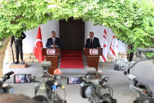 Son dakika: Dışişleri Bakanı Mevlüt Çavuşoğlu Cumhurbaşkanı Ersin Tatar ile görüştü! Yunanistan ve Rumlara net mesaj