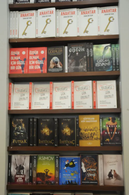 berat-albayrakin-kaleme-aldigi-burasi-cok-onemli-kitabinin-ilk-baskisi-10-gunde-tukendi-1647840105866.jpg Berat Albayrak'ın kaleme aldığı "Burası Çok Önemli" kitabının ilk baskısı 10 günde tükendi - 1