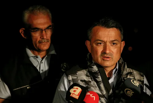 Bakan Pakdemirli: "Şu anda aktif 4 yangınla mücadele ediyoruz" - 1
