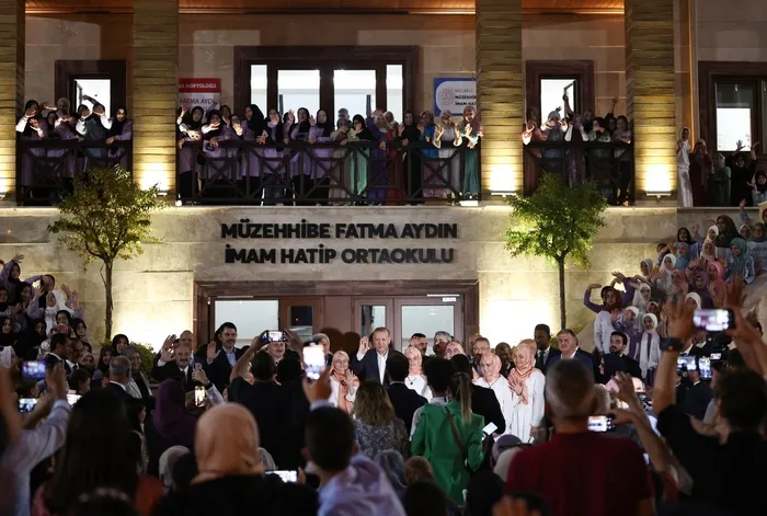 Başkan Erdoğan Kocaeli’de İmam Hatip Ortaokulu açılışına katıldı - 4