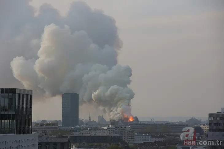 Dünya Notre Dame Katedrali'ndeki yangını konuşuyor!