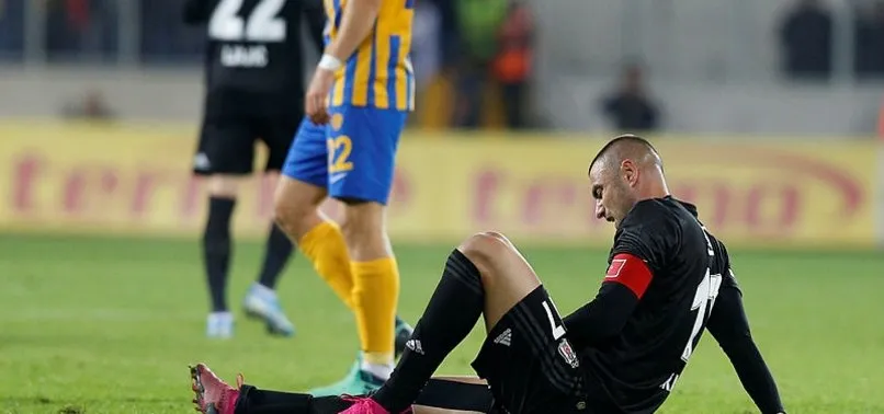 Beşiktaş'a 3 oyuncusundan kötü haber