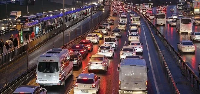 İstanbul’da ramazanın ilk iftarı öncesi trafik yoğunluğu yüzde 74’e çıktı