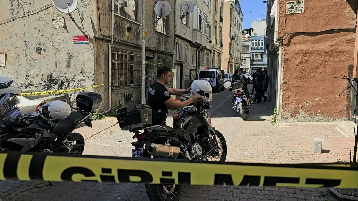 Bayrampaşa'da kan donduran aile katliamı! Cinnet getiren baba eşi ve kızını gözünü kırpmadan öldürdü | Deprem detayı! 4 gün enkaz altında kalmış