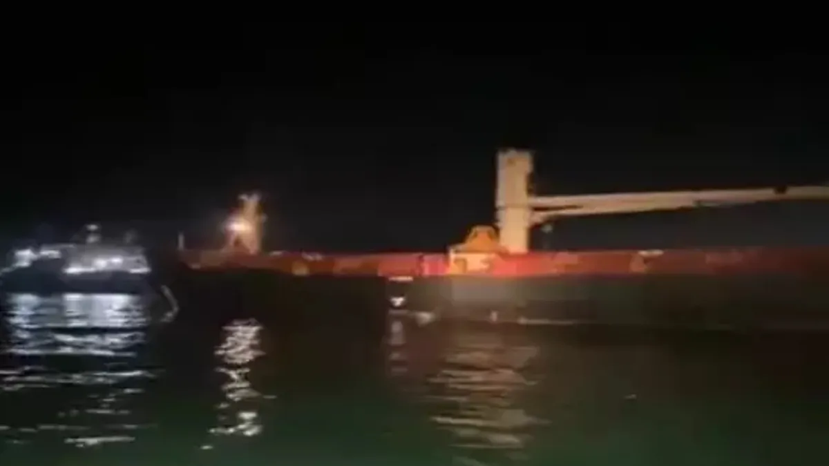 Ahırkapı'da yük gemisi karaya oturdu