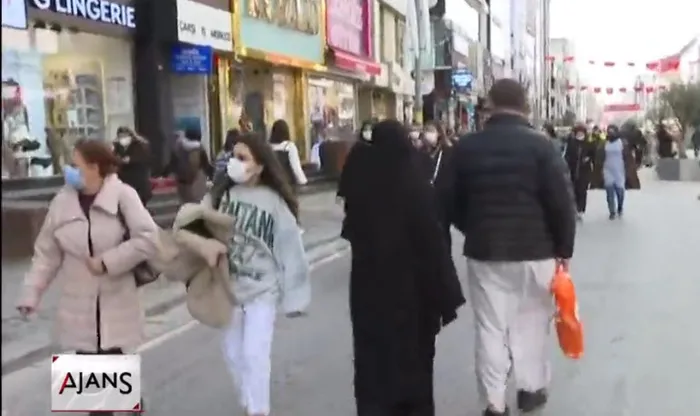 Son dakika: İstanbul'un rengi kırmızıya döner mi? A Haber ekipleri Bilim Kurulu Üyesi Prof. Dr. Mustafa Öztürk ile sahaya indi - 3