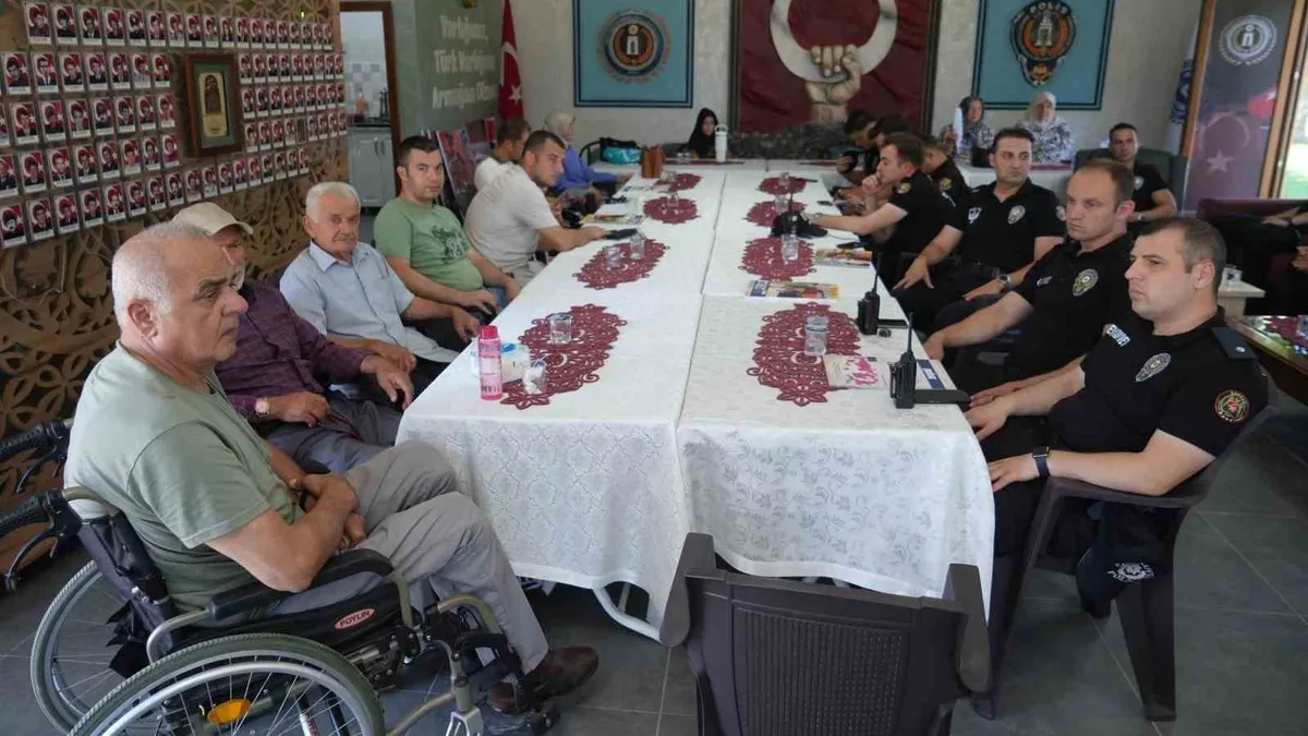 Manisa'da hurda deposunda yangın kontrol altına alındı