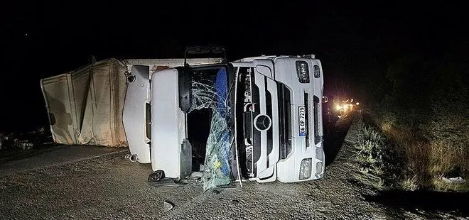 Bolu’da maden suyu yüklü tır devrildi