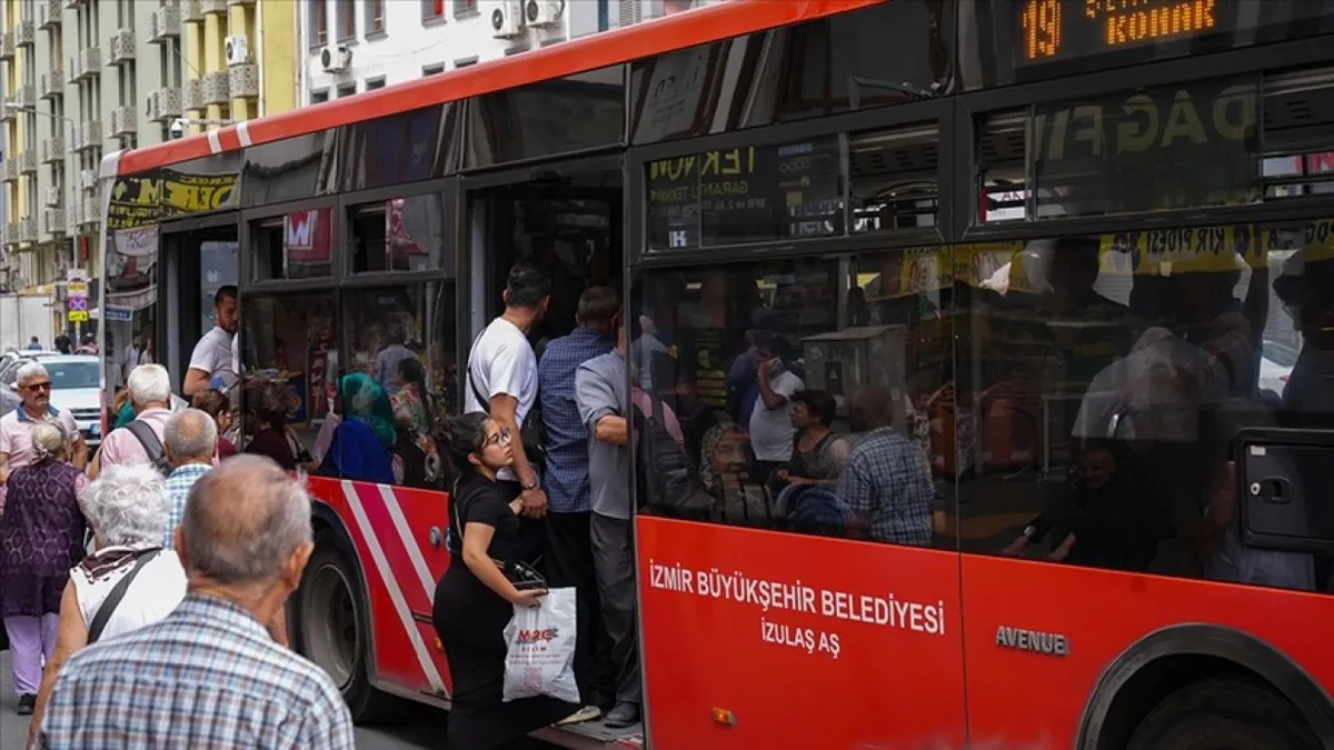 İzmir’de toplu ulaşıma büyük zam: İşte İZBAN, taksi, feribot ve servis ücretlerinde yeni tarife