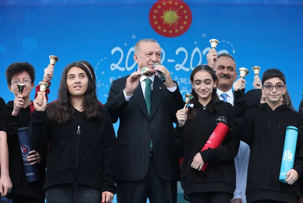 Son dakika: Okullar açıldı: 19 milyon öğrenci bugün dersbaşı yaptı! Başkan Erdoğan’dan yeni eğitim- öğretim yılının açılışında önemli mesajlar
