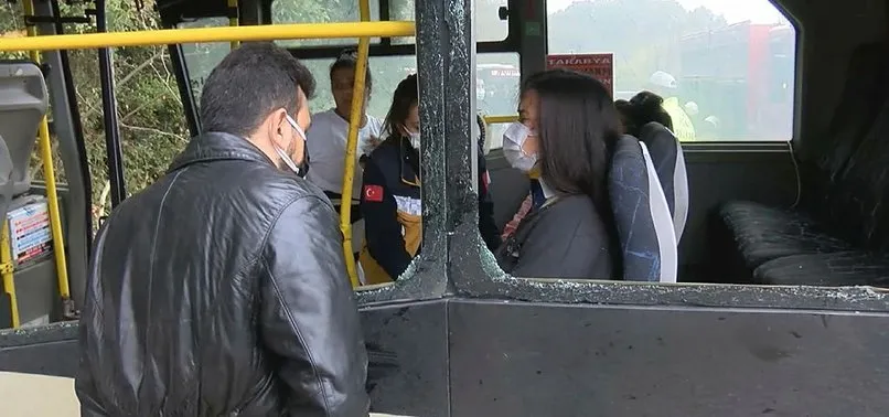 Sariyer De Korkunc Kaza Yolcu Minibusu Agaca Carpti