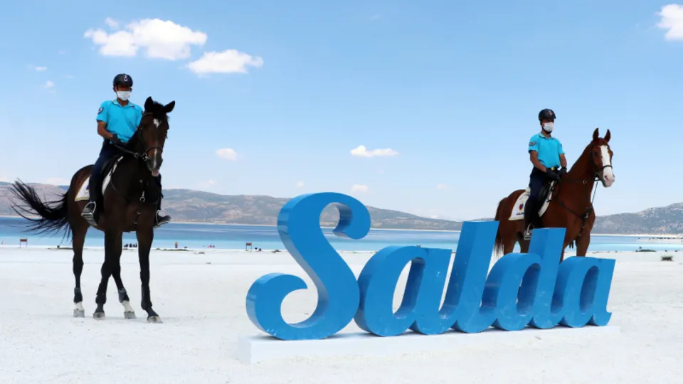 Salda Gölü artık onlara emanet