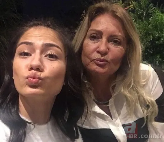 Oyuncu Demet Özdemir annesinin ikizi çıktı! Genç kızlara taş çıkarıyor! Anne kızın şaşırtan benzerliği... 8