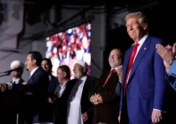 Kritik eyalette Müslümanlar Trump dedi! Anketlerde kim önde?