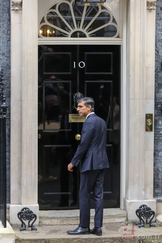 İngiltere’nin yeni Başbakanı Rishi Sunak’ın bu özelliklerini duyunca çok şaşıracaksınız! Tam bir bağımlı çıktı! Dişlerini kaybetme sebebi… 5