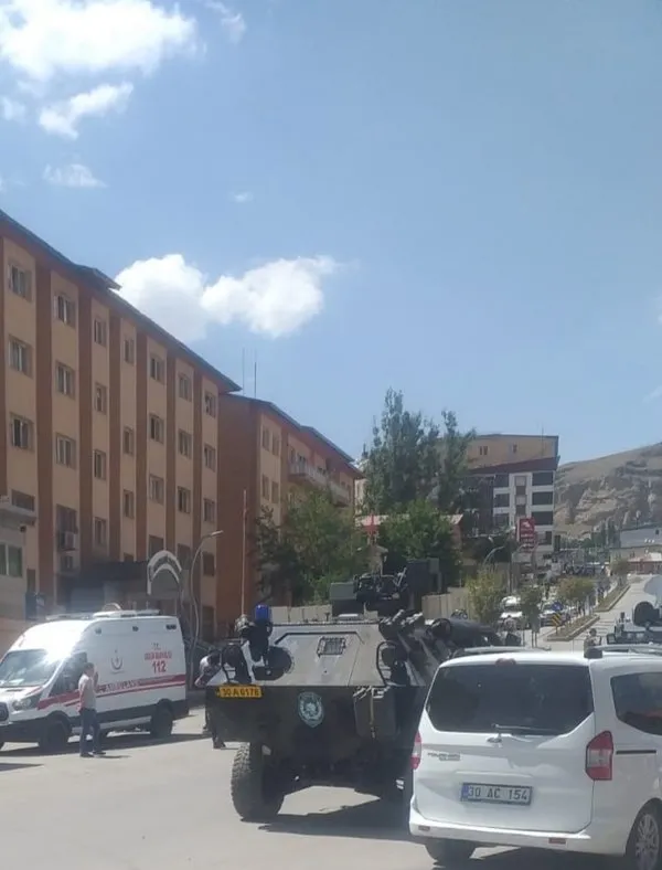 Son dakika: Hakkari İl Emniyet Müdür Yardımcısı Hasan Cevher'e silahlı saldırı: Şehit düştü! Polis memuru Nasuh Çulcu gözaltında - 3