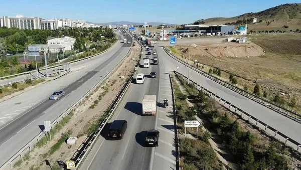 1688209171463.jpeg 43 ilin geçiş güzergahı kilit kavşakta dönüş yoğunluğu! Tatilciler dönüş yoluna geçti - 3