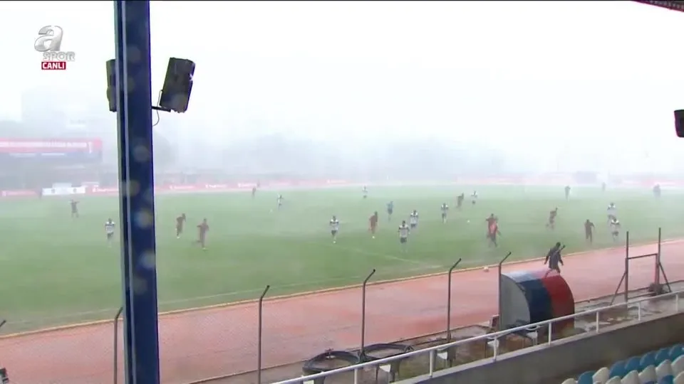 Bergama Belediyespor - Manisaspor maçına yağmur engeli