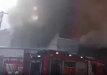 Sancaktepe'de 3 katlı iş yerinde yangın! 3 saat sonra kontrol altına alındı