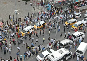Diyarbakır’da taşlı sopalı kavga