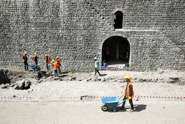 Diyarbakır'da yaklaşık 2 bin yıllık Roma yolu gün yüzüne çıkartılacak - 5