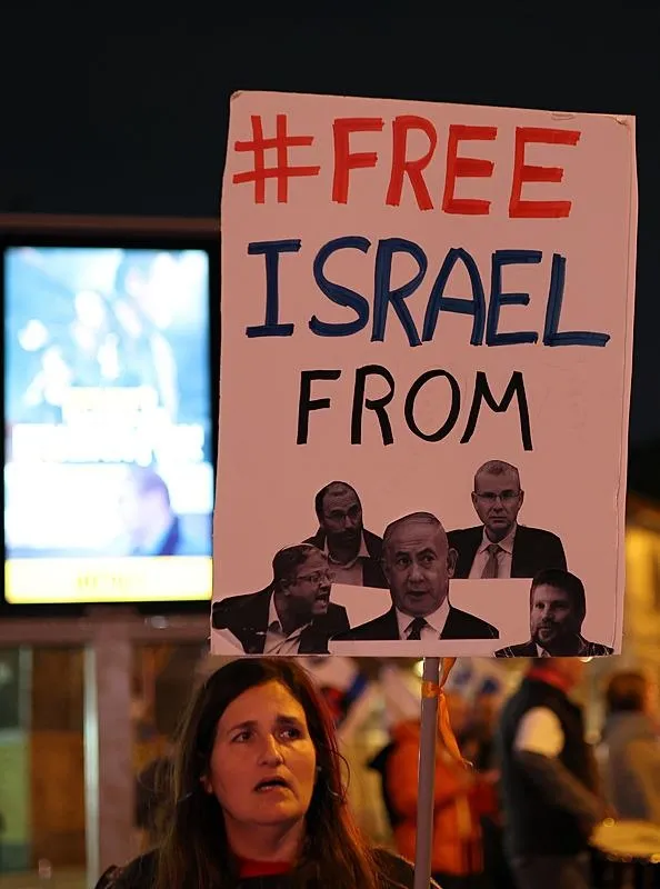 Binlerce İsrailli Gazze için Tel Aviv sokaklarında! Katil Netanyahu’ya istifa ve erken seçim çağrısı: Hemen şimdi erken seçim