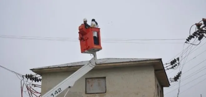 Muş’ta trafo çatısını boyayan işçi elektrik akımına kapıldı