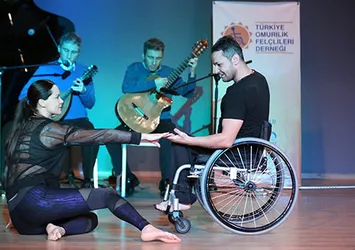 Ebru Şallı engelli dansçılarla dans etti