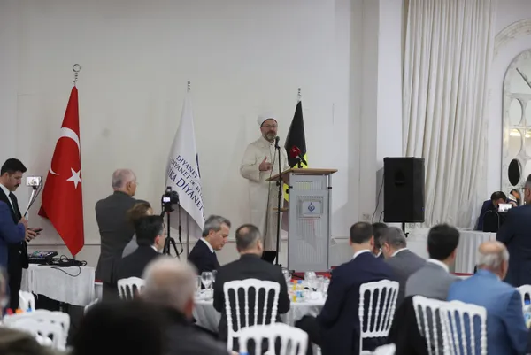 Diyanet İşleri Başkanı Prof. Dr. Ali Erbaş Belçika'da teravih namazı kıldırdı - 3