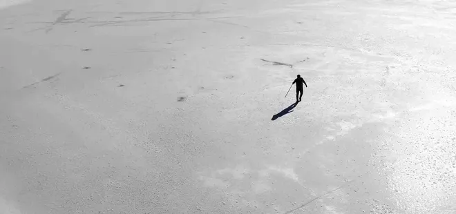 Bitlis'te sert kış! Göl ve göletler buz kesti