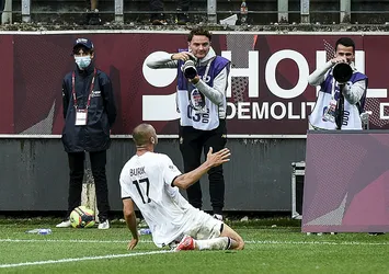 Burak Yılmaz Fransa'da kaldığı yerden devam ediyor: Lille son dakikada Burak ile puana uzandı