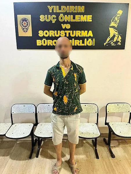 1718261677272.jpeg Bursa'da 5 okulu soyan şahıs önce kameraya sonra polise yakalandı - 2