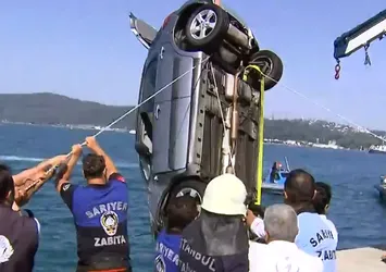 Sarıyer'de bir otomobil denize uçtu