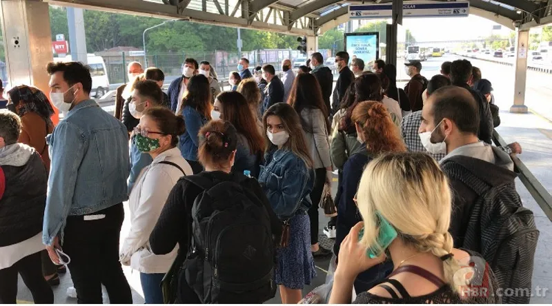 İstanbul'da toplu ulaşımda yeni dönem başladı! Sosyal mesafe kuralı hiçe sayıldı 4