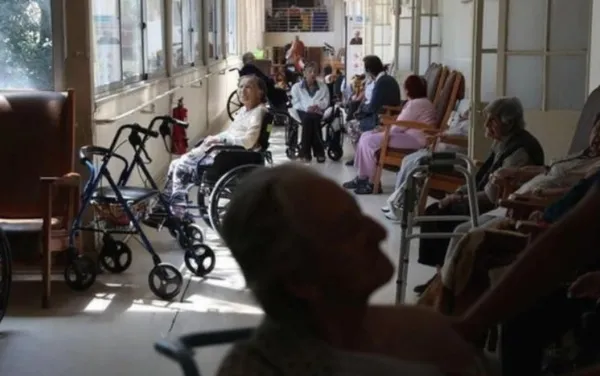 avrupada-saglik-krizi-buyuyor-almanyada-skandal-bakimevlerindeki-yaslilar-olume-terk-edildi-1665558040538.jpg Avrupa’da sağlık krizi büyüyor! Almanya’da skandal: Bakımevlerindeki yaşlılar ölüme terk edildi - 1