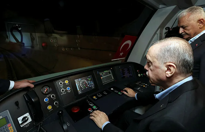 ibb-baskani-ekrem-imamoglu-sabiha-gokcen-havalimani-metrosunu-sahiplendi-1664735595542.jpg İBB Başkanı Ekrem İmamoğlu hükümetin Sabiha Gökçen Havalimanı Metrosunu sahiplendi - 5