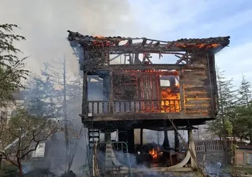 Ankara’da 200 yıllık serender kül oldu