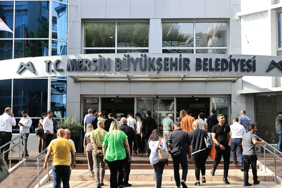 mersinde-336-milyon-tllik-ihale-yolsuzlugu-ahabercomtrde-vahap-secerin-olurlari-mercek-altinda-1790948235220.jpg (Foto: AA)