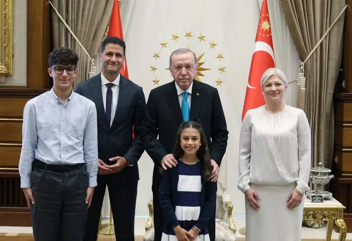 kulliyede-onemli-temaslar-baskan-erdogan-4-ulkenin-buyukelcisini-kabul-etti-1757429155599.jpg Lüksemburg Büyükelçisi Daniel Da Cruz | Fotoğraf-İletişim Başkanlığı