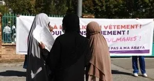 Müslüman öğrenci Fransa’yı BM’ye şikayet etti