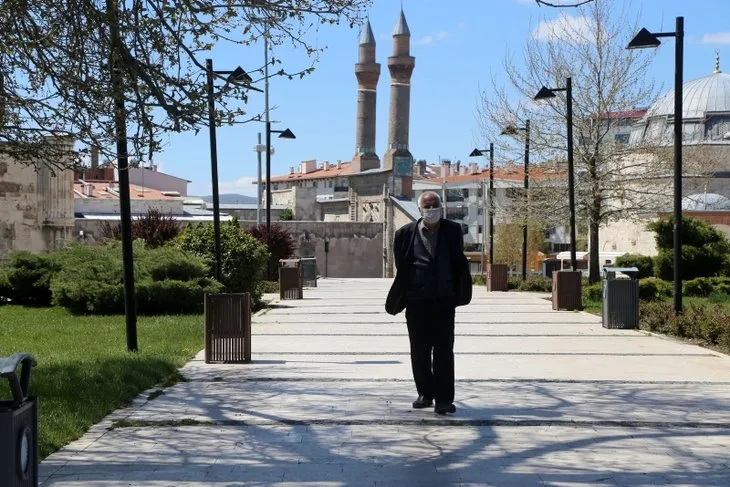 65 yaş üstü vatandaşlar 50 gün sonra sokakta! İşte o görüntüler