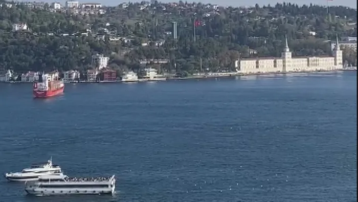 Son dakika: İstanbul’da faciadan dönüldü! Dev gemi sürüklendi, kıyıya metreler kala durabildi