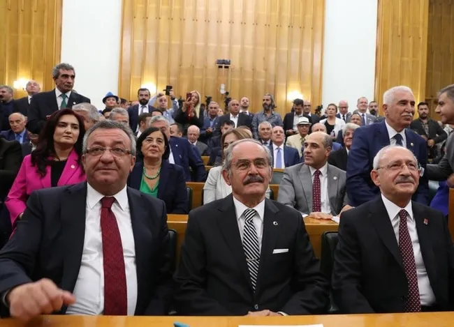 25 yıldır koltukta oturan Yılmaz Büyükerşen Kemal Kılıçdaroğlu’na sahip çıktı: Değişim istekleri sağlıksız